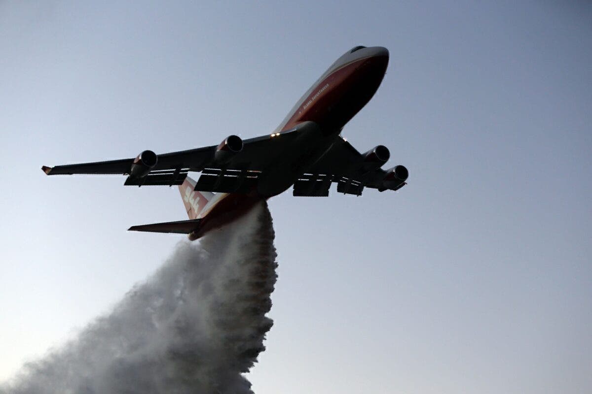 Boeing-747-Supertanker-2