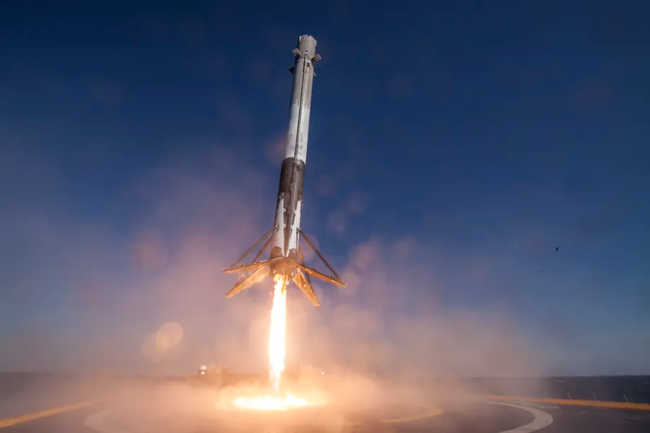 The Extraordinary Revolution of SpaceX’s Rockets Throughout the History 28 – falcon-9