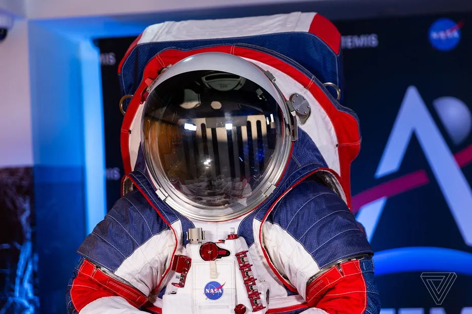nasa-spacecuit-1
